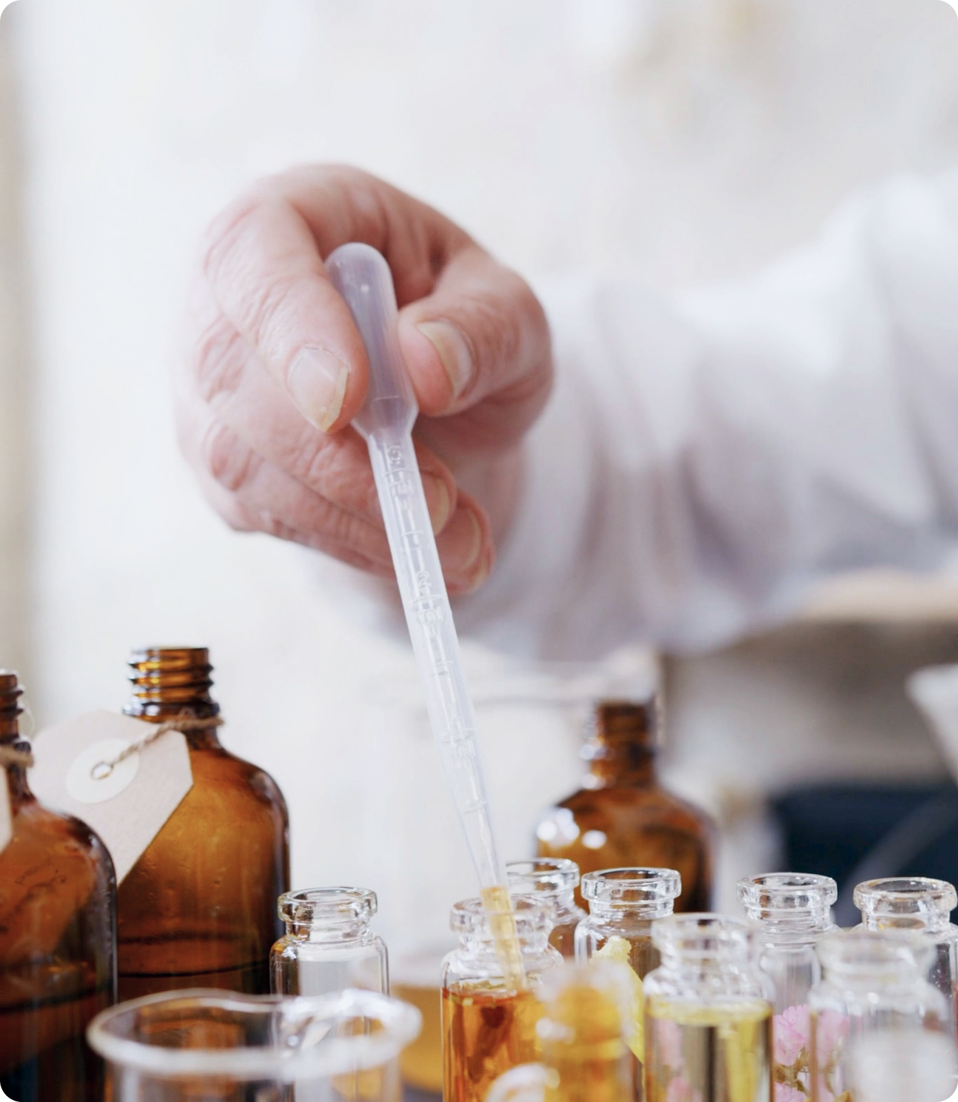 Perfumer pipetting a fragrance sample in the ELiX Aroma Formulation Lab Perfumer pipetting a fragrance sample in the ELiX Aroma Formulation Lab